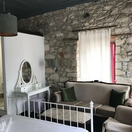 Nazenin Boutique Szálloda *